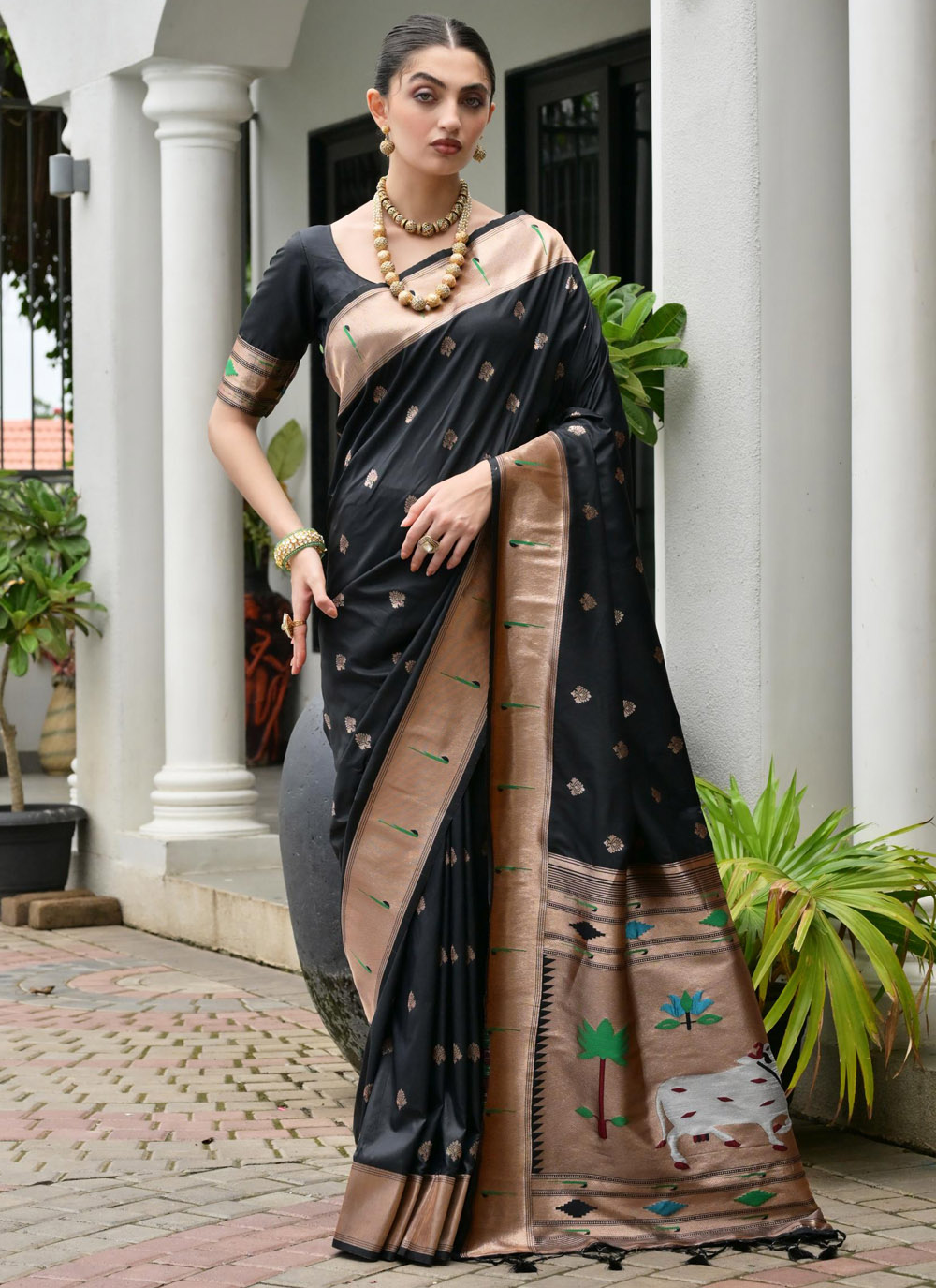 Black Paithani Silk Zari Weaving Classic Saree - Buy Online