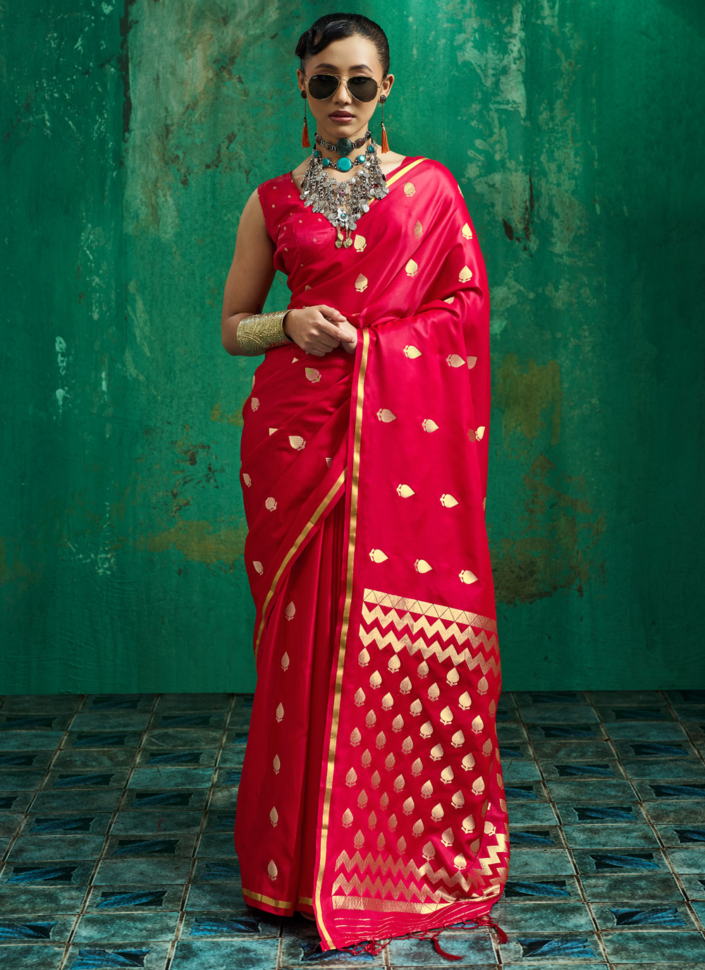 Pink Satin Handloom Weaving Work Classic Saree - Buy Online